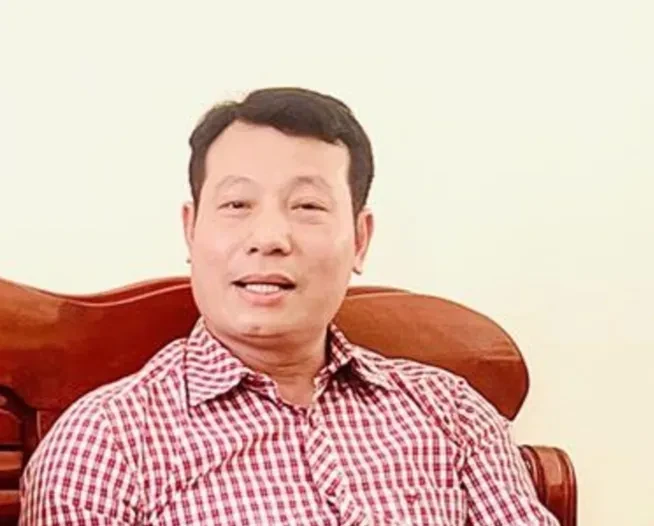 Tạm đình chỉ công tác hiệu trưởng trường tiểu học để điều tra dấu hiệu “chạy” hợp đồng Tạm đình chỉ công tác hiệu trưởng trường tiểu học để điều tra dấu hiệu “chạy” hợp đồng