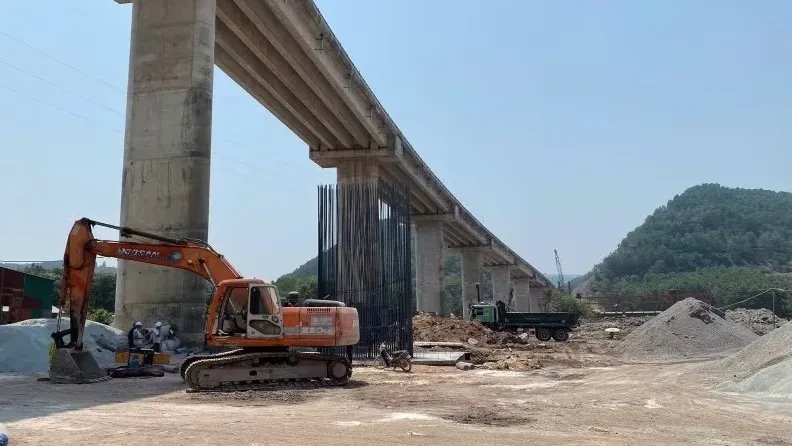 Tạm dừng khai thác ban đêm cao tốc Cam Lộ - La Sơn từ 10/7 Tạm dừng khai thác ban đêm cao tốc Cam Lộ - La Sơn từ 10/7