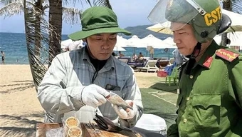 Tạm giữ xe bán kem ở phố biển Nha Trang bị nữ du khách nước ngoài tố... chặt chém