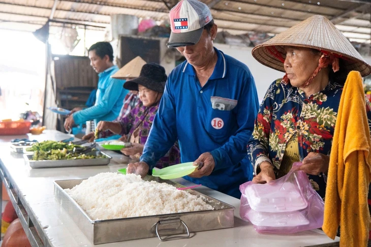 Tấm lòng giúp người của ông Tư Ngoan Tấm lòng giúp người của ông Tư Ngoan