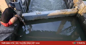 Tắm ở bến phà tại TP Hồ Chí Minh, thiếu niên bị cuốn vào cống thoát nước