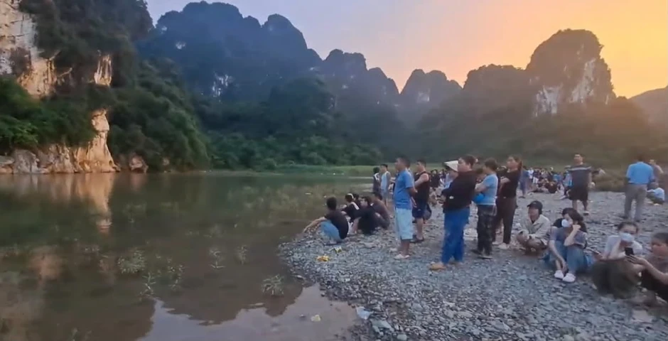 Tắm sông Bôi, 2 học sinh bị đuối nước, 1 em tử vong