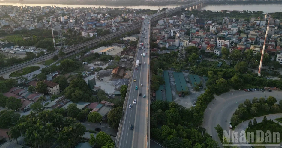 Tạm thời thu hồi biển báo khoảng cách an toàn trên cầu Nhật Tân
