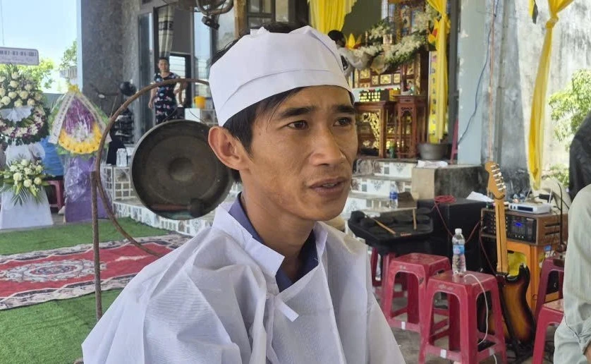 Tận cùng nỗi đau ở tang lễ hai thiếu niên tử vong trong xe cháy tại Đà Nẵng Tận cùng nỗi đau ở tang lễ hai thiếu niên tử vong trong xe cháy tại Đà Nẵng