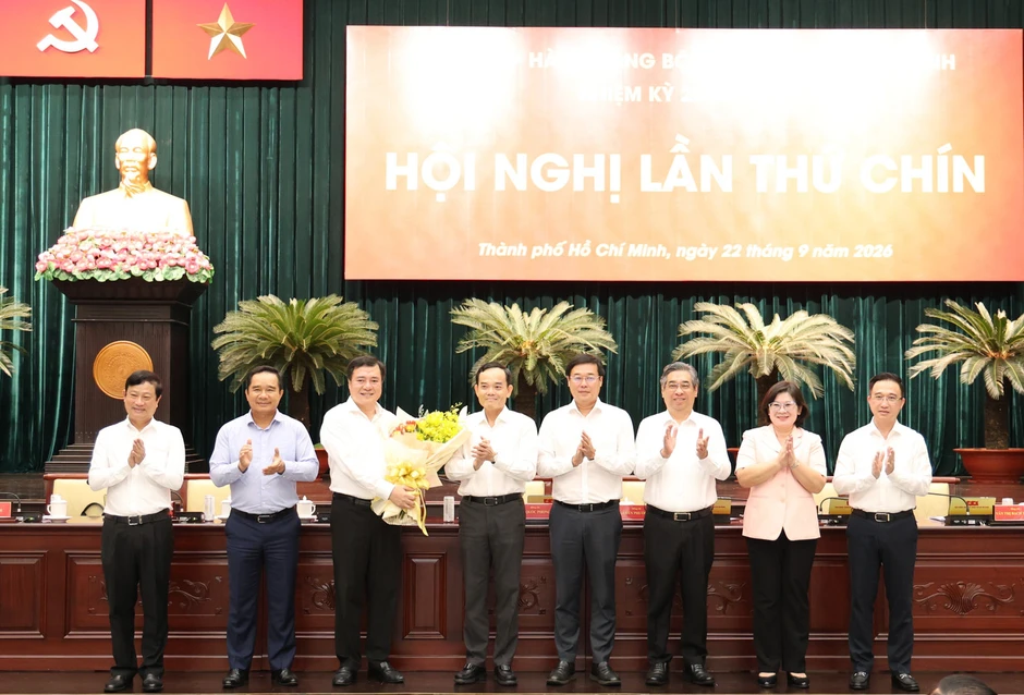 Tân Phó Bí thư Thành ủy TPHCM Nguyễn Sinh Nhật Tân nhận nhiệm vụ