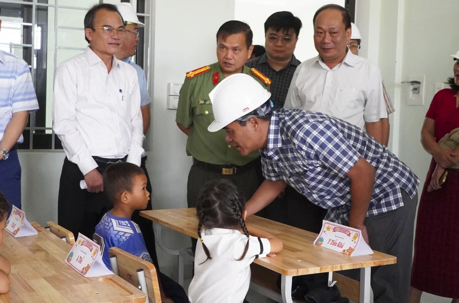 Tăng ca, tăng kíp hoàn thiện 4 trường nội trú vùng biên giới Quảng Ngãi