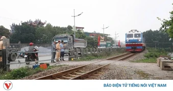 Tăng chốt xử phạt, cảnh báo từ xa, xoá lối đi tự mở để ngăn tai nạn đường sắt