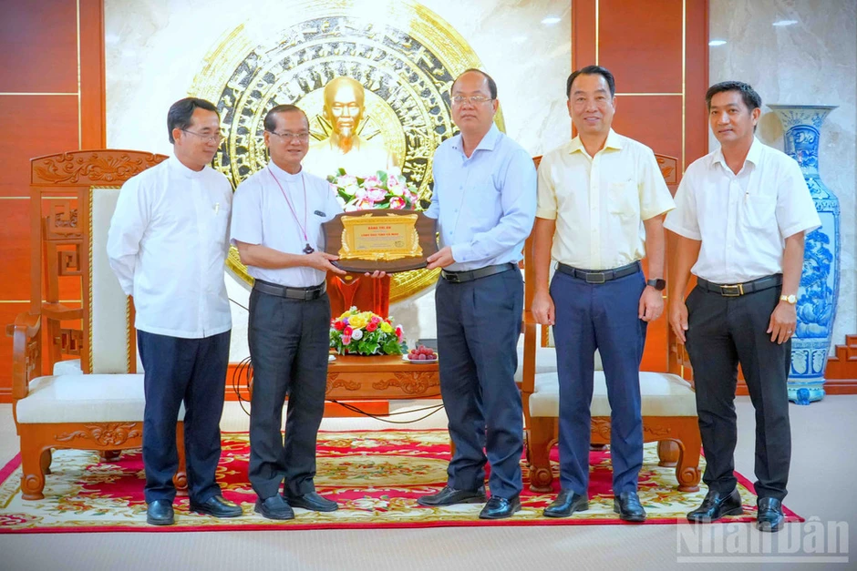 Tăng cường phối hợp phát triển Trung tâm hành hương Tắc Sậy