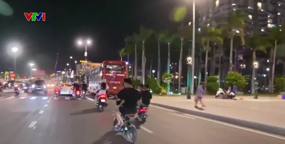 Tăng cường tuần tra, xử lý thanh thiếu niên vi phạm giao thông tại Tăng cường tuần tra, xử lý thanh thiếu niên vi phạm giao thông tại