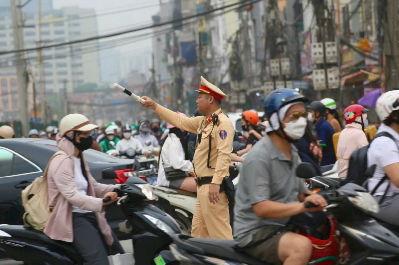 Tăng cường xử nghiêm vi phạm, bảo đảm an toàn giao thông dịp nghỉ Lễ Giổ Tổ và 30/4 Tăng cường xử nghiêm vi phạm, bảo đảm an toàn giao thông dịp nghỉ Lễ Giổ Tổ và 30/4