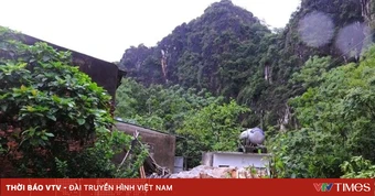 Tảng đá hàng chục tấn lăn từ núi xuống, đè sập bếp nhà dân ở Thanh Hóa