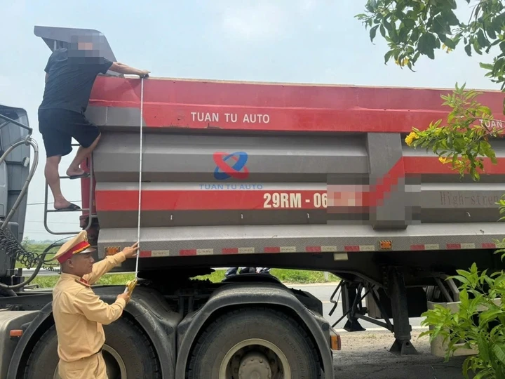 Tăng ga bỏ chạy khi CSGT ra hiệu lệnh dừng, tài xế đầu kéo bị phạt 67 triệu đồng
