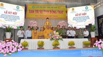 Tăng ni, Phật tử tỉnh Đồng Tháp tham gia bảo đảm trật tự, an toàn giao thông