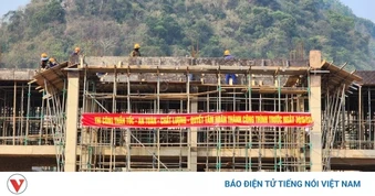 Tăng tốc đưa công trình trường liên cấp Phiêng Pằn "về đích"