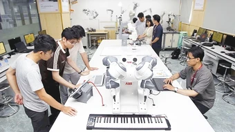 Tạo cực xuất sắc từ đại học tinh hoa