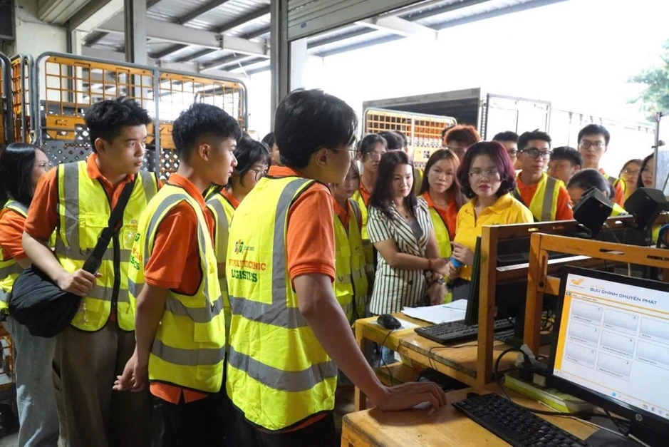 Tạo giảng đường thực tế cho sinh viên FPT Polytechnic "chạm nghề thật" Tạo giảng đường thực tế cho sinh viên FPT Polytechnic "chạm nghề thật"