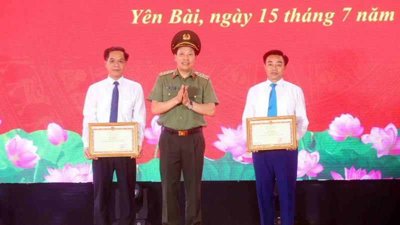 Tạo nền tảng giữ vững bình yên ngay từ cơ sở Tạo nền tảng giữ vững bình yên ngay từ cơ sở