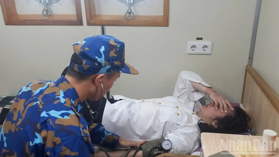 Tàu 629 xuyên đêm tìm kiếm du khách mất tích trên biển Đà Nẵng Tàu 629 xuyên đêm tìm kiếm du khách mất tích trên biển Đà Nẵng