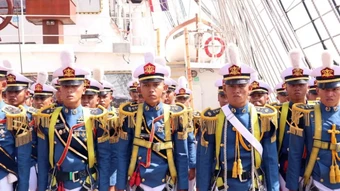 Tàu buồm huấn luyện của hải quân Indonesia cập cảng Thành phố Hồ Chí Minh