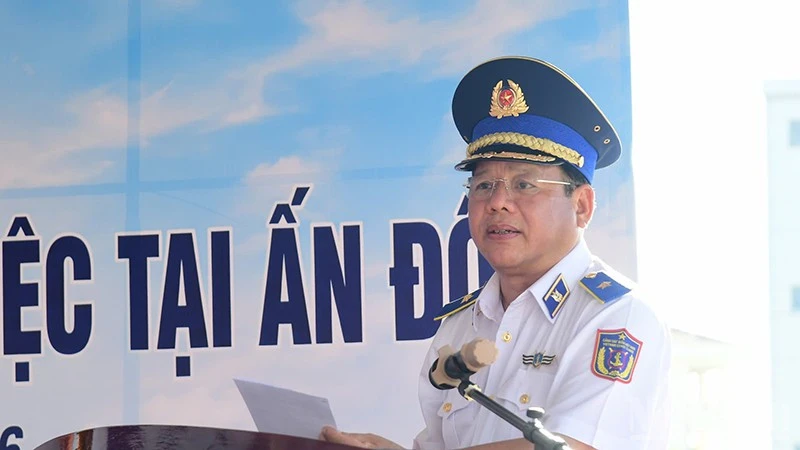 Tàu Cảnh sát biển 8002 lên đường thăm và làm việc tại Ấn Độ