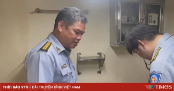 Tàu kiểm ngư kịp thời cứu chữa ngư dân gặp nạn trên biển