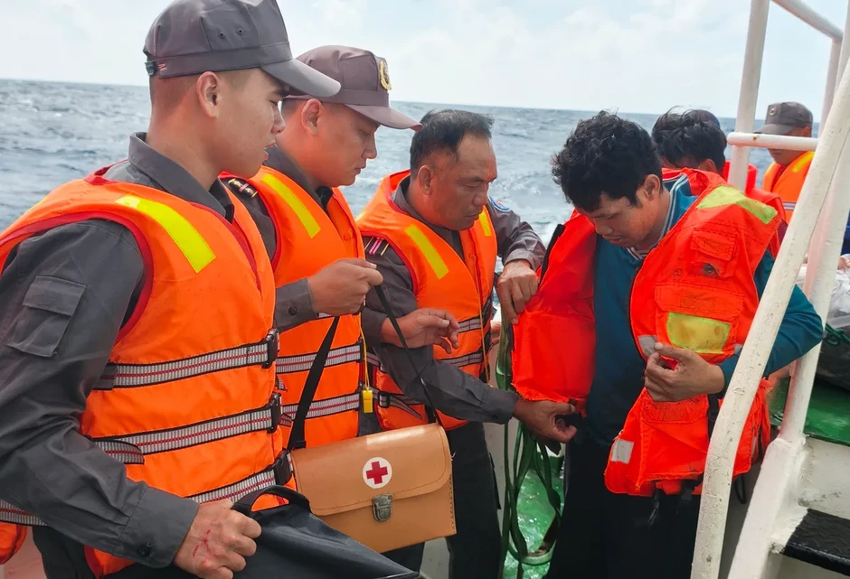 Tàu Kiểm ngư KN466 kịp thời cứu nạn ngư dân đứt cổ tay trên biển Tàu Kiểm ngư KN466 kịp thời cứu nạn ngư dân đứt cổ tay trên biển