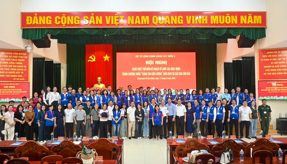 Tàu KN-290 khởi hành đưa “Trăng thu Biên cương” đến Côn Đảo Tàu KN-290 khởi hành đưa “Trăng thu Biên cương” đến Côn Đảo