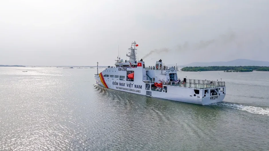 Tàu KN-290 khởi hành đưa “Trăng thu Biên cương” đến Côn Đảo Tàu KN-290 khởi hành đưa “Trăng thu Biên cương” đến Côn Đảo