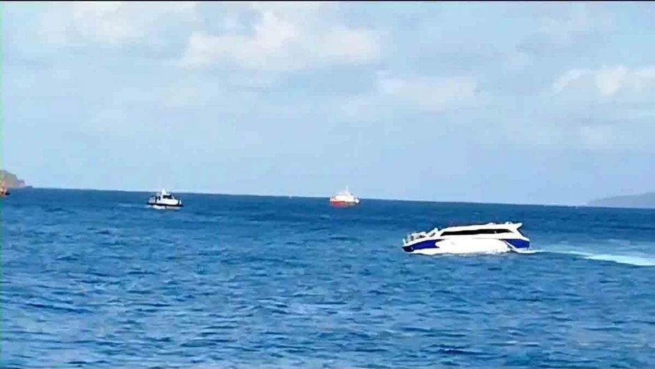 Tàu mui kín không đồng nghĩa với an toàn tuyệt đối Tàu mui kín không đồng nghĩa với an toàn tuyệt đối