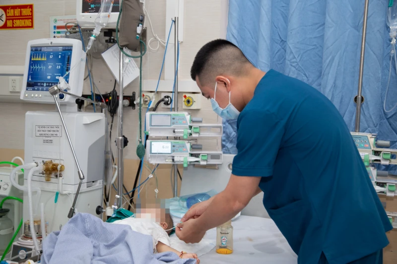 Tay chân miệng tăng gấp 5 lần, sốt xuất huyết tăng 2,2 lần Tay chân miệng tăng gấp 5 lần, sốt xuất huyết tăng 2,2 lần