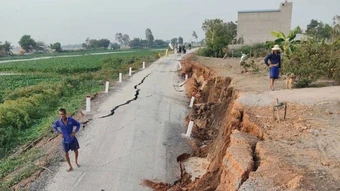 Tây Ninh xảy ra sạt lở nghiêm trọng tuyến đường bờ đông sông Lò Gạch