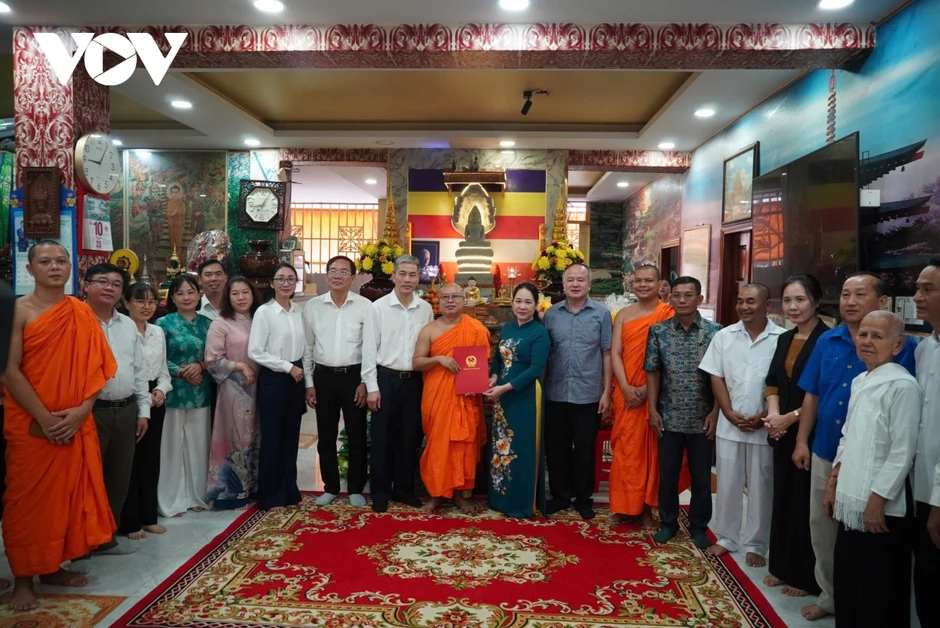 Tết Chôl Chnăm Thmây là dịp thắt chặt thêm tình đoàn kết, gắn kết giữa đạo và đời Tết Chôl Chnăm Thmây là dịp thắt chặt thêm tình đoàn kết, gắn kết giữa đạo và đời
