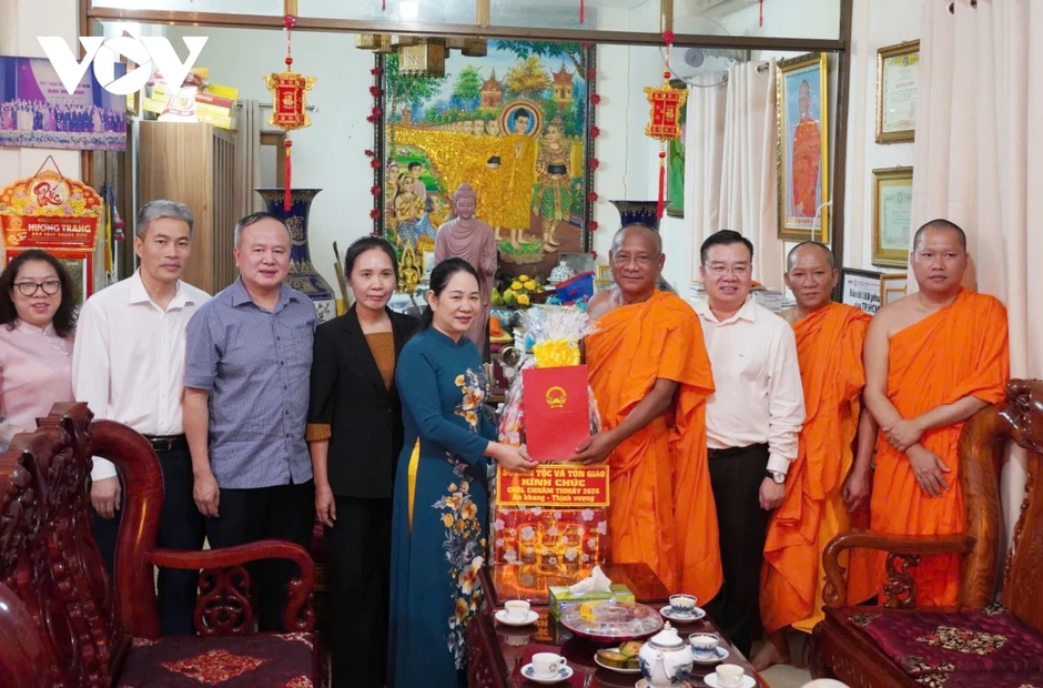 Tết Chôl Chnăm Thmây là dịp thắt chặt thêm tình đoàn kết, gắn kết giữa đạo và đời Tết Chôl Chnăm Thmây là dịp thắt chặt thêm tình đoàn kết, gắn kết giữa đạo và đời