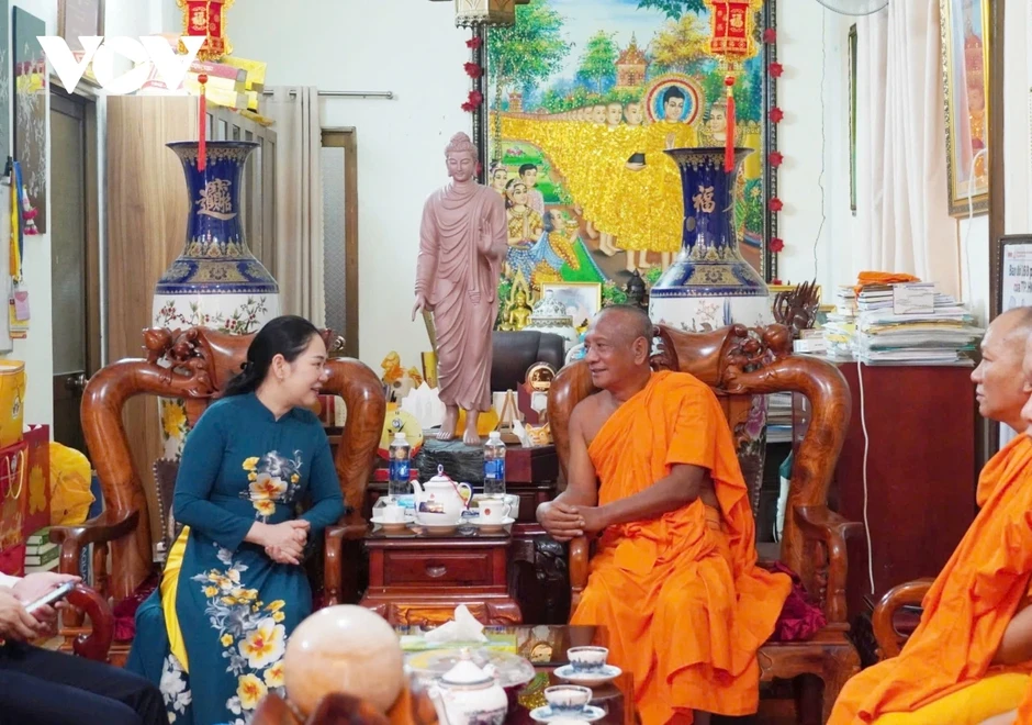Tết Chôl Chnăm Thmây là dịp thắt chặt thêm tình đoàn kết, gắn kết giữa đạo và đời Tết Chôl Chnăm Thmây là dịp thắt chặt thêm tình đoàn kết, gắn kết giữa đạo và đời