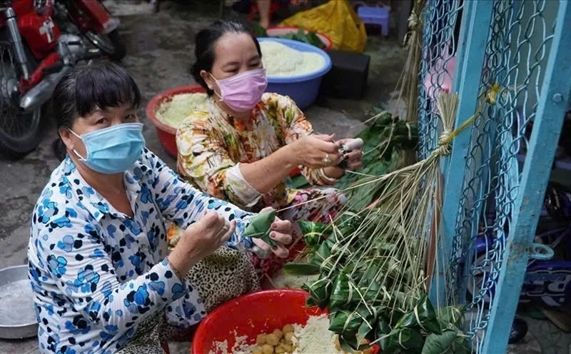 Tết Đoan Ngọ - Ghé thăm xóm bánh ú hơn nửa thế kỷ giữa Sài Gòn Tết Đoan Ngọ - Ghé thăm xóm bánh ú hơn nửa thế kỷ giữa Sài Gòn