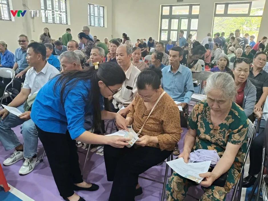 Thái Nguyên đưa thân nhân liệt sĩ chưa xác định được danh tính đi lấy mẫu ADN