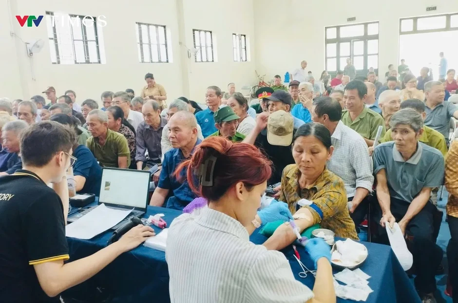 Thái Nguyên đưa thân nhân liệt sĩ chưa xác định được danh tính đi lấy mẫu ADN