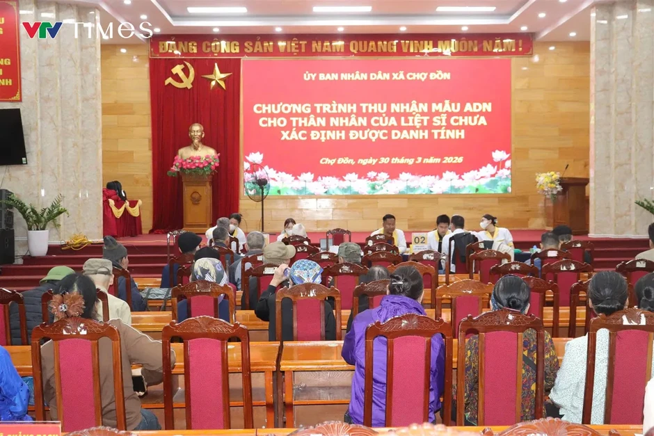 Thái Nguyên đưa thân nhân liệt sĩ chưa xác định được danh tính đi lấy mẫu ADN