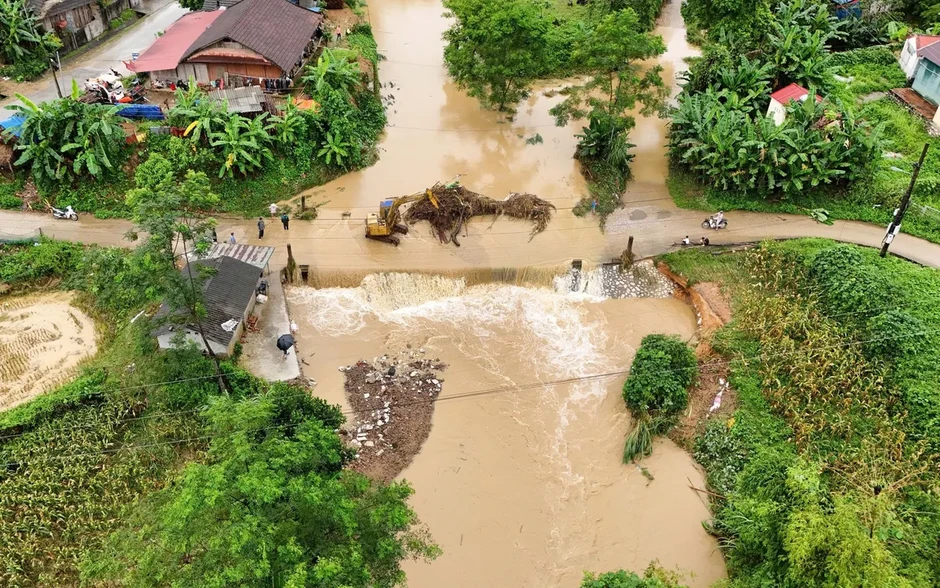 Thái Nguyên: Mưa lớn, dông lốc gây sạt lở và ngập lụt nghiêm trọng tại xã Ba Bể và Yên Phong Thái Nguyên: Mưa lớn, dông lốc gây sạt lở và ngập lụt nghiêm trọng tại xã Ba Bể và Yên Phong
