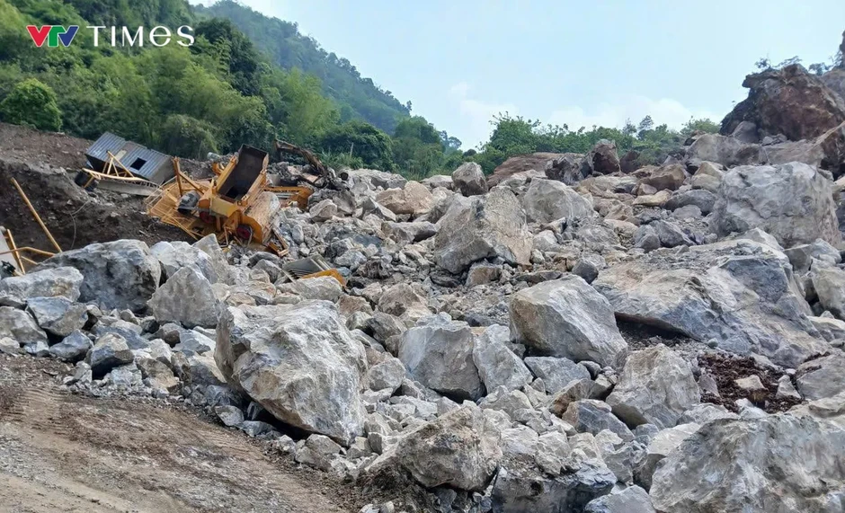 Thái Nguyên: Sạt lở hàng trăm nghìn khối đất đá tại mỏ đá Nà Cà, máy móc bị vùi lấp
