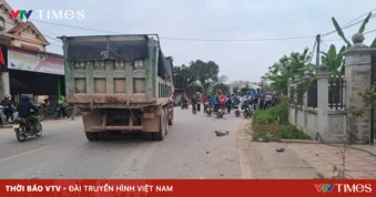 Thái Nguyên: Xe tải chở đất tông đuôi xe chở học sinh, nhiều em nhỏ nhập viện cấp cứu