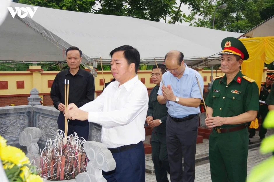 Thăm, động viên lực lượng thực hiện “Chiến dịch 500 ngày đêm” ở Thái Nguyên Thăm, động viên lực lượng thực hiện “Chiến dịch 500 ngày đêm” ở Thái Nguyên