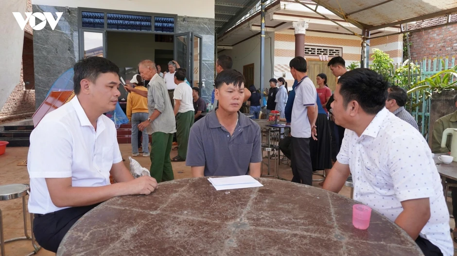 Thăm hỏi động viên gia đình 5 nữ sinh đuối nước ở Lâm Đồng Thăm hỏi động viên gia đình 5 nữ sinh đuối nước ở Lâm Đồng