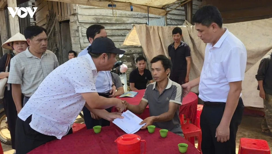 Thăm hỏi động viên gia đình 5 nữ sinh đuối nước ở Lâm Đồng Thăm hỏi động viên gia đình 5 nữ sinh đuối nước ở Lâm Đồng