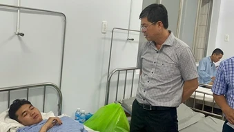 Thăm hỏi gia đình các nạn nhân vụ xe lao xuống vực ở Lâm Đồng