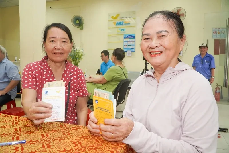 Tháng 10, chi trả lương hưu, trợ cấp bảo hiểm xã hội vào hai ngày làm việc đầu tiên Tháng 10, chi trả lương hưu, trợ cấp bảo hiểm xã hội vào hai ngày làm việc đầu tiên