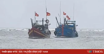 Thanh Hóa: 2 tàu cá bị chìm do dông lốc, huy động lực lượng khẩn trương cứu hộ