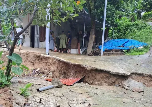 Thanh Hóa công bố tình huống khẩn cấp sạt lở đất tại 2 khu vực dân cư bản Thanh Sơn Thanh Hóa công bố tình huống khẩn cấp sạt lở đất tại 2 khu vực dân cư bản Thanh Sơn