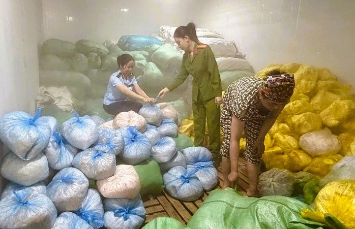 Thanh Hóa phát hiện 14 tấn bì heo không rõ nguồn gốc xuất xứ Thanh Hóa phát hiện 14 tấn bì heo không rõ nguồn gốc xuất xứ