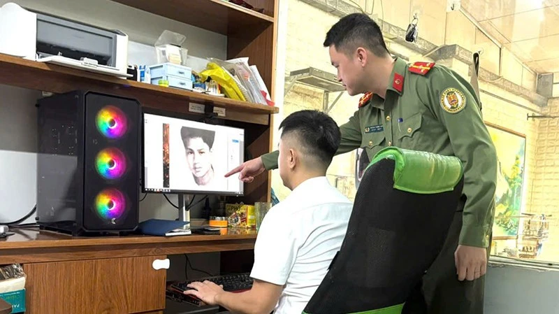 Thanh Hóa trao tặng quà, ảnh phục dựng cho gia đình liệt sĩ Thanh Hóa trao tặng quà, ảnh phục dựng cho gia đình liệt sĩ